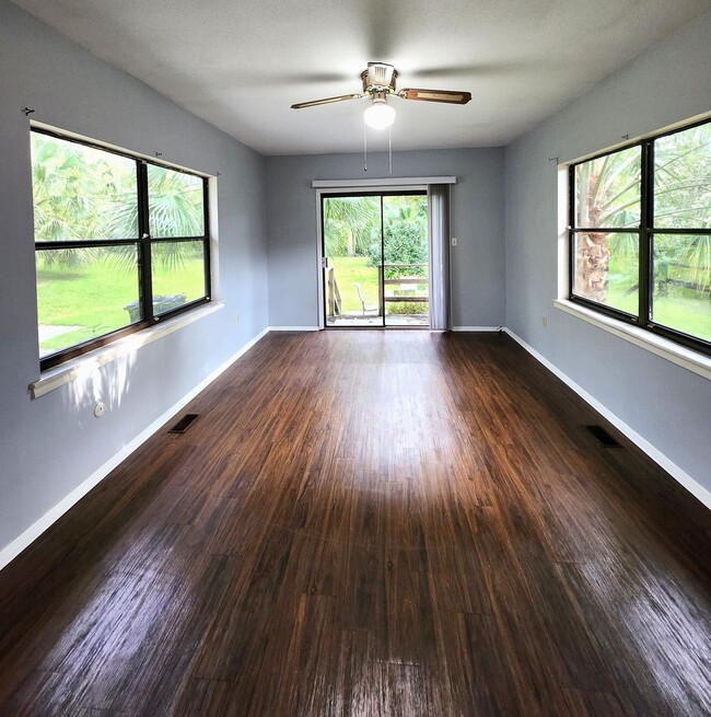 Building Photo - Charming 3 bedroom house for rent in NE Tallahassee, 1 car garage, private back yard, move in ear...