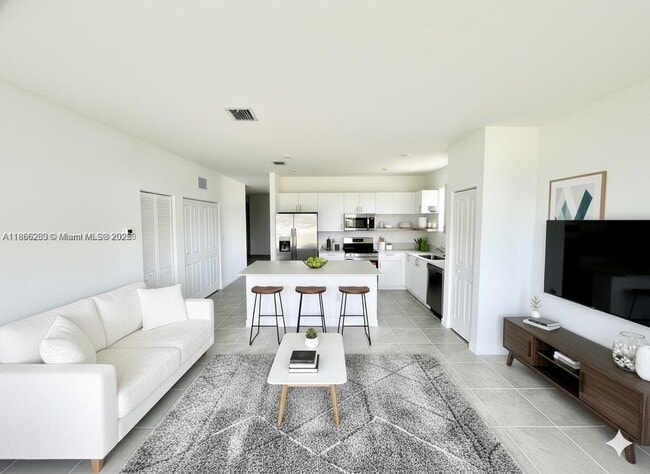 Building Photo - 2990 SE 23rd Ave