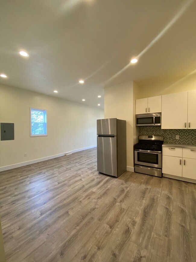 Building Photo - Spacious 1BR apartment