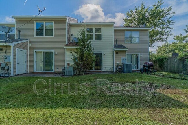 Building Photo - 2788 Peach St