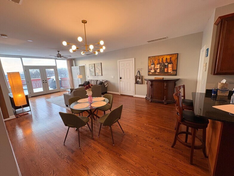 Dining area - 1925 Auburn Ave