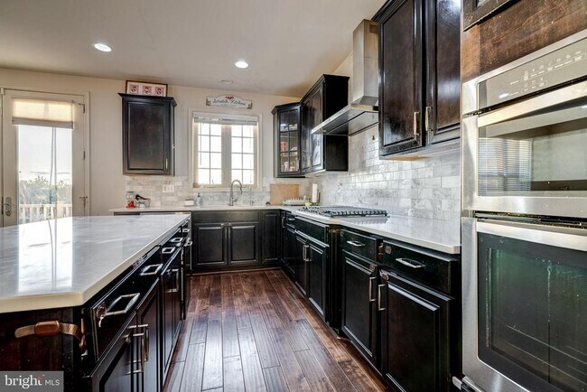 Building Photo - 23697 Sailfish Square