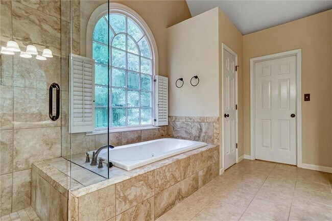 Building Photo - 510 Jacaranda Ct