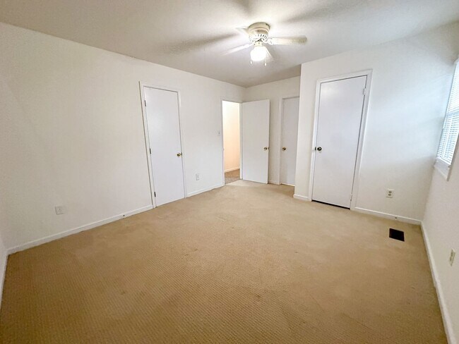Building Photo - Move-In Ready on Large Corner Lot!