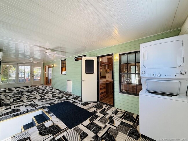 Building Photo - 10851 S Ocean Dr