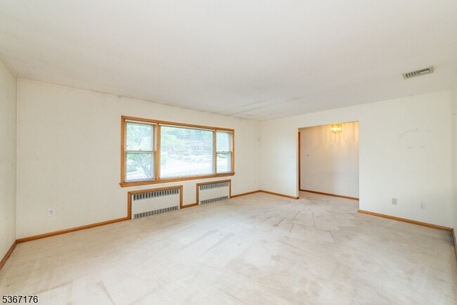 Building Photo - 3 Greenridge Dr