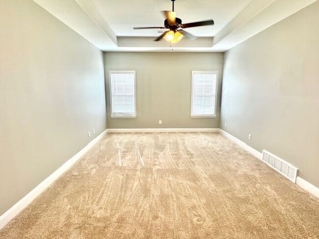 Building Photo - Now Leasing a 4-bedroom 2 bath home in Oli...