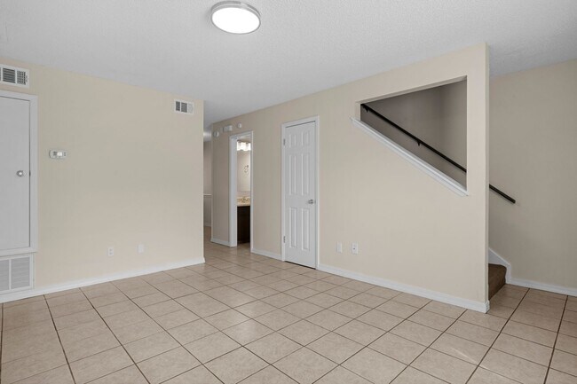 Building Photo - 501 S Edgewood Cir