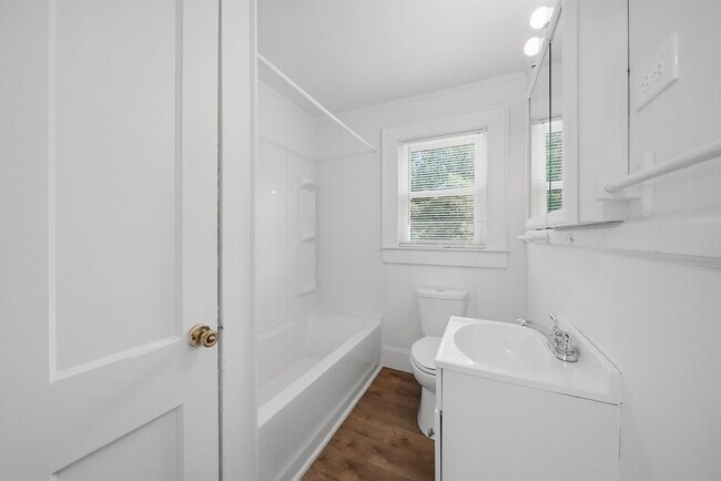 Building Photo - Charming 2BR Ranch with Spacious Yard & Ample Parking