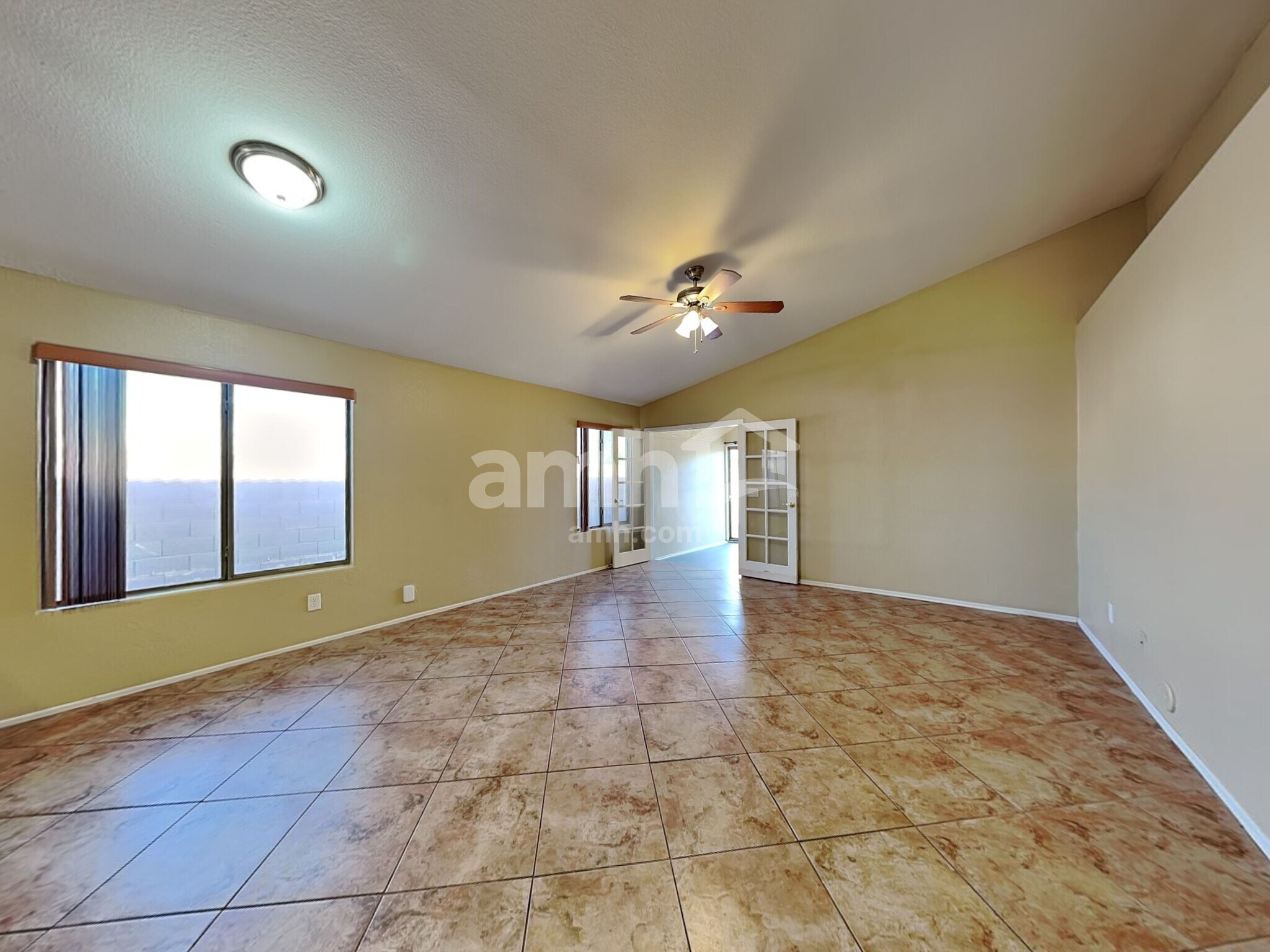 Building Photo - 1925 E Palomino Dr