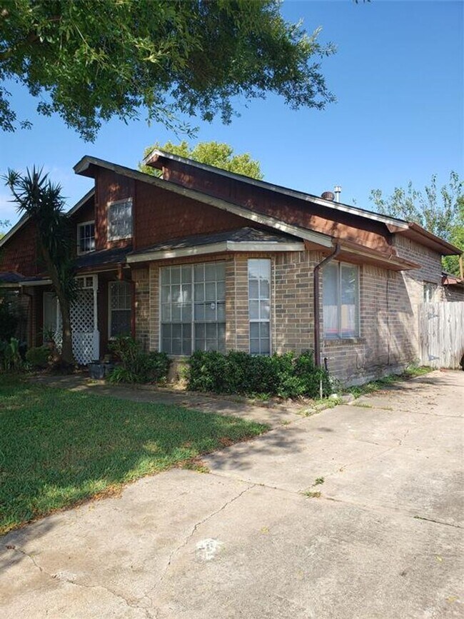 Building Photo - Beautiful 4 Bedroom Home in Houston / Nice Backyard