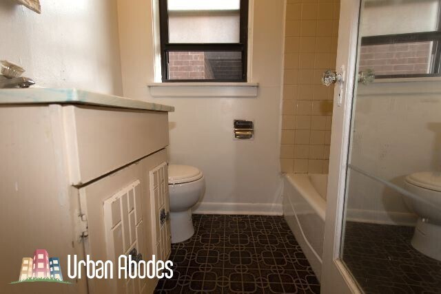 Building Photo - 833 W Wolfram St