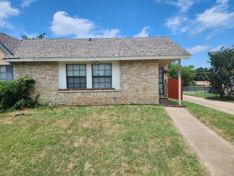 Front - 7201 Pineberry Rd