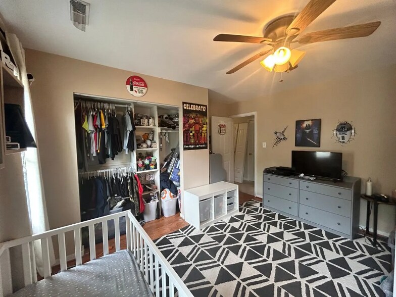 Building Photo - 10821 Sunset Hills Dr