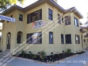 Building Photo - STUNNING SPACIOUS 2 BEDROOM 1 BATH TOWNHOM...