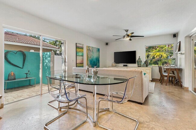 Family room with lots of light - 2535 NW 41st St