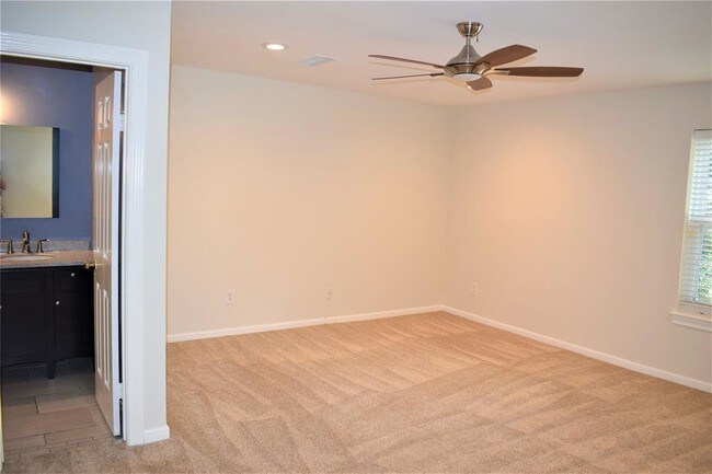 Building Photo - 600 Wilcrest Dr