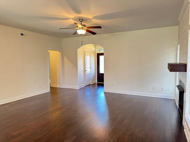 Building Photo - Beautiful 5 Bedroom, 2.5 bath Home in Hickory Wild Subdivision! Lawn care included!