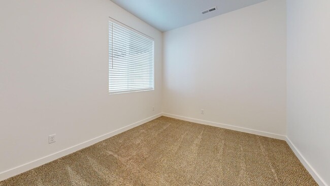 Building Photo - 1124 W 250 S