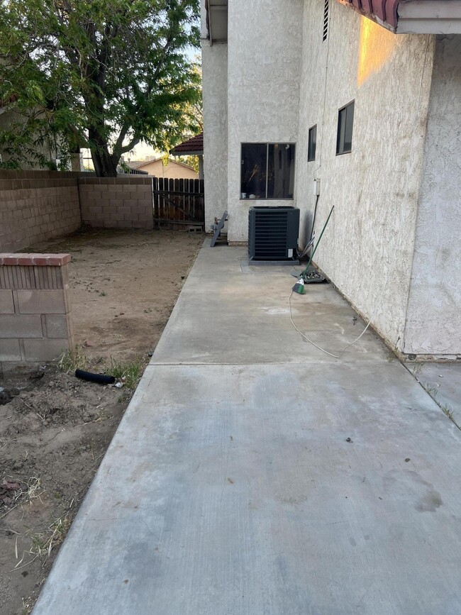 Building Photo - 1508 E Ave J2