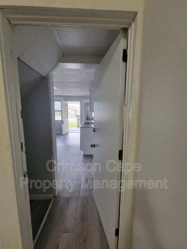 Building Photo - 341 Hughes St