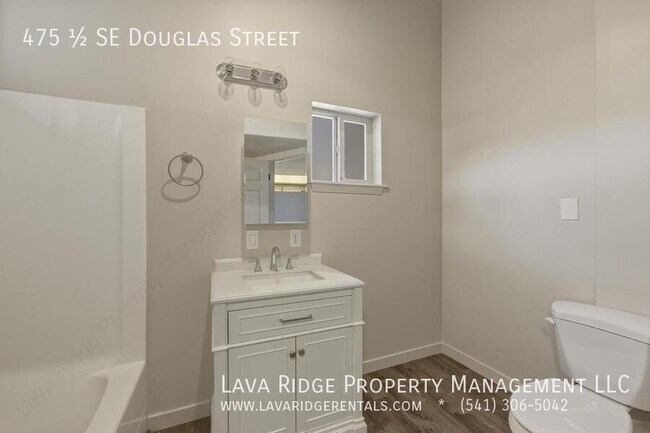 Building Photo - 475 SE Douglas St