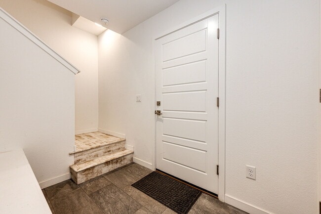 Building Photo - 8881 Southurst St