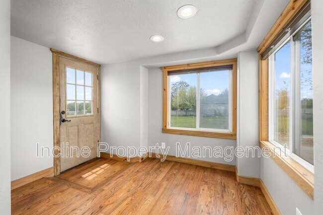 Building Photo - 602 E 200 S