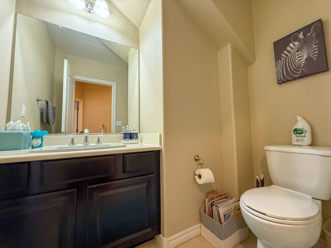 Building Photo - Luxury 6/BD 4.5/BA Large Furnished Home with Dual Primary Suites in Gated Community