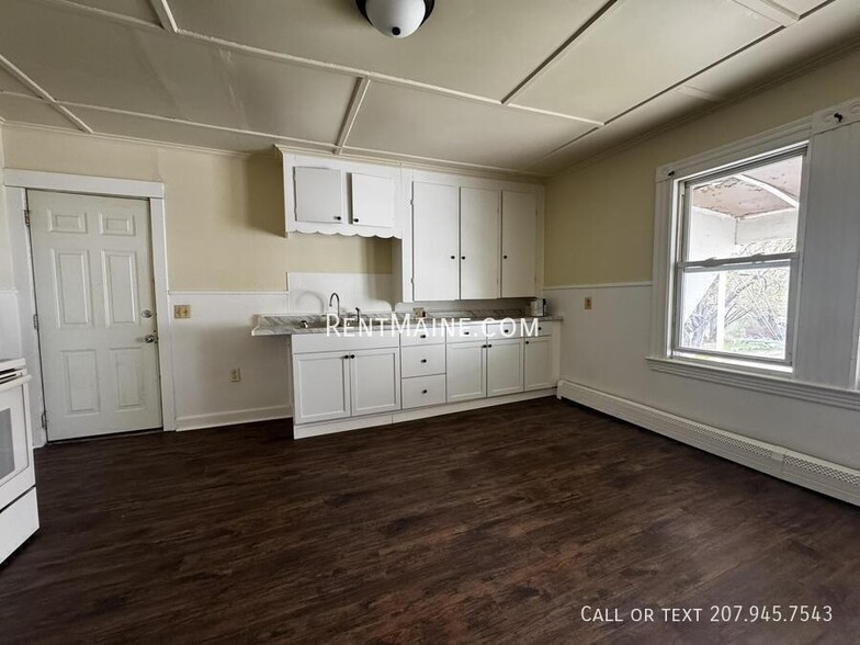 Building Photo - 8 Bellevue St