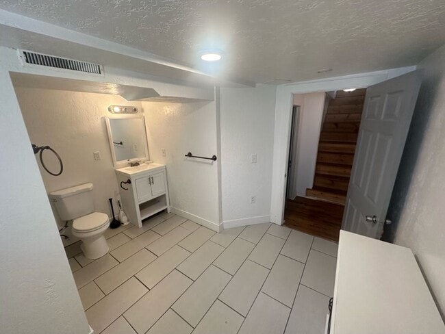 Building Photo - Beautiful home in great location