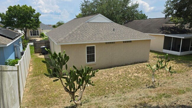 Building Photo - One Story Home in Royal Ridge, Davenport