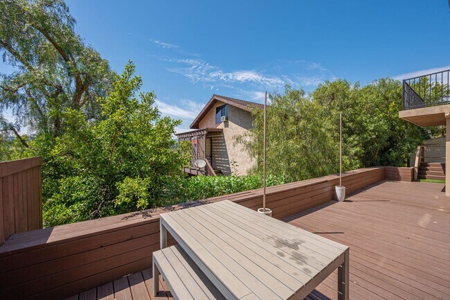 Building Photo - 1915 Apex Ave