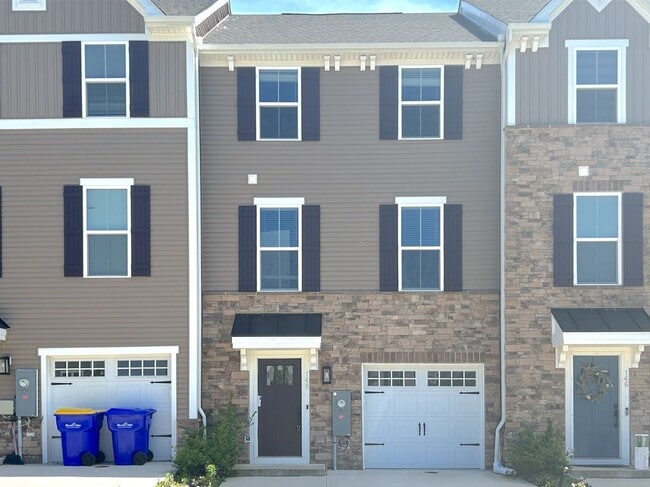 Building Photo - 148 Fletcher Cir