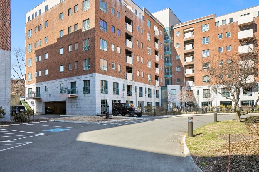 Building Photo - 165 Cottage St