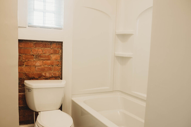 Bathroom with tub/shower combination - 529 E Washington St