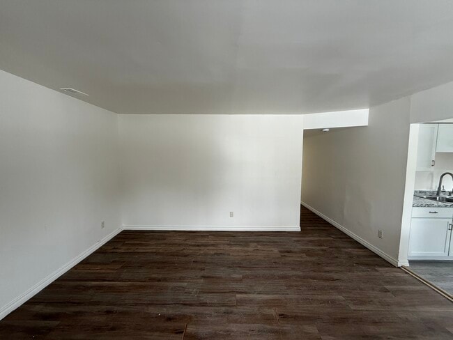 Building Photo - 611 Montana Ave