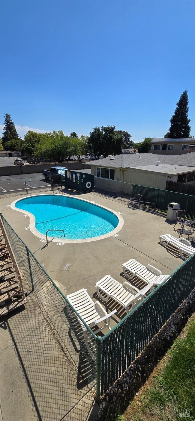 Building Photo - 1567 Alamo Dr