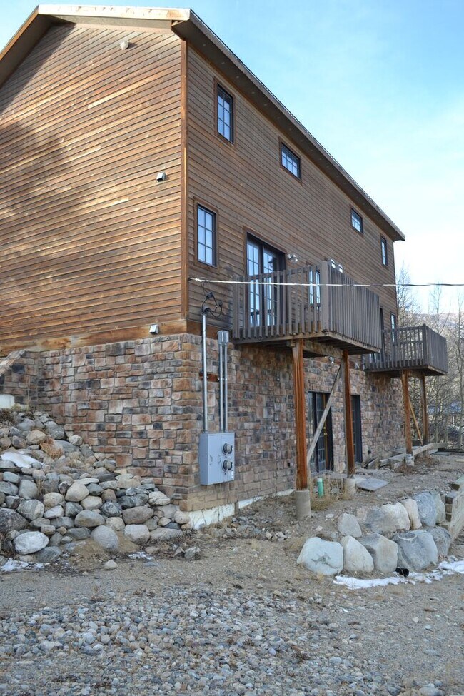 Building Photo - Oak Street Duplex