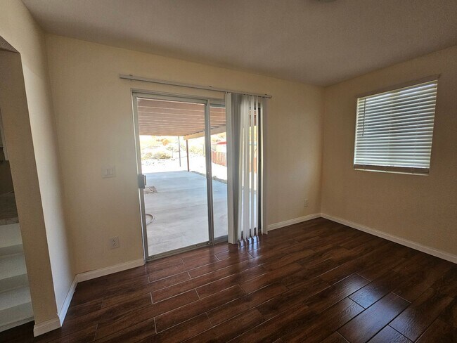Building Photo - FRESH, CLEAN & BRIGHT 3 BED 2 BATH