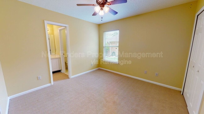 Building Photo - 11861 Lake Fern Dr