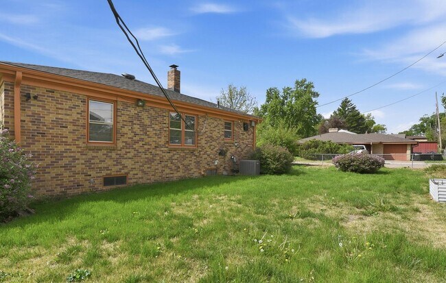 Building Photo - 2618 Weber St