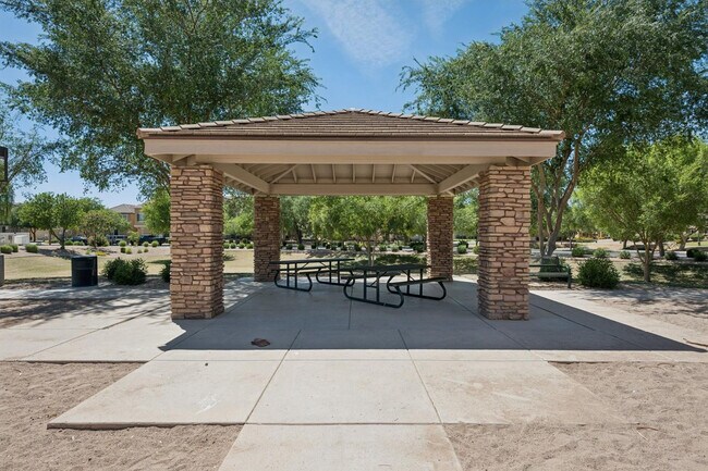 Building Photo - 1319 S Sabino Dr