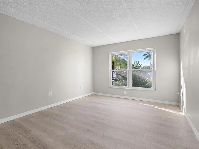 Building Photo - 464 N Paula Dr