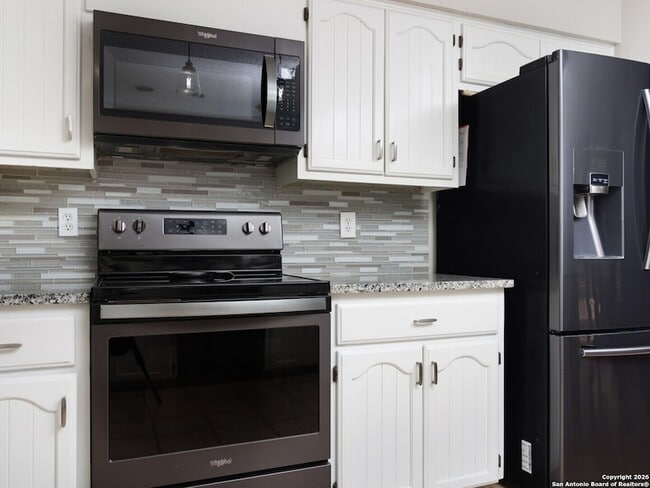 Building Photo - 18118 Summer Knoll