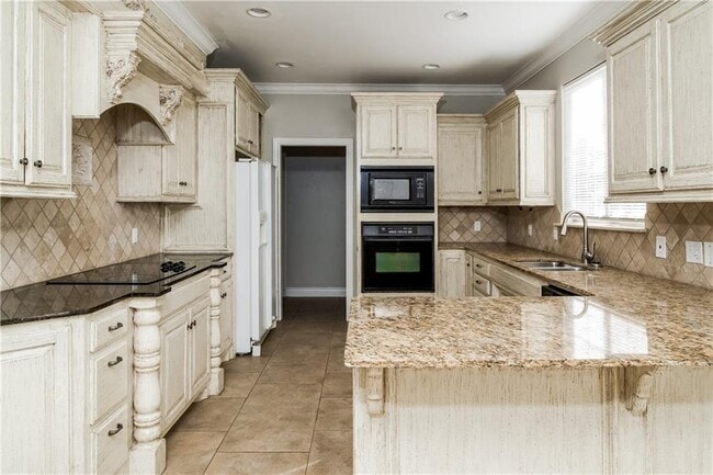 Building Photo - 4640 Olde Village Cir