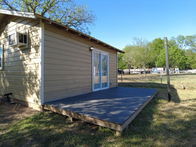 Building Photo - 723 Quinlan St