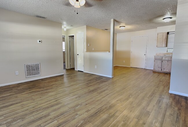 Building Photo - 15696 Bolesta Rd