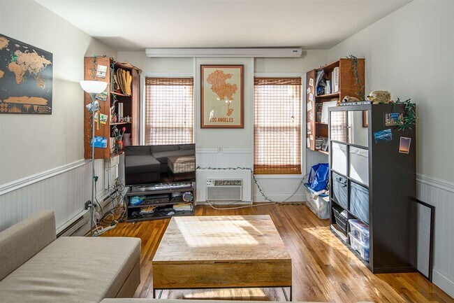 Primary Photo - 342 4th St
