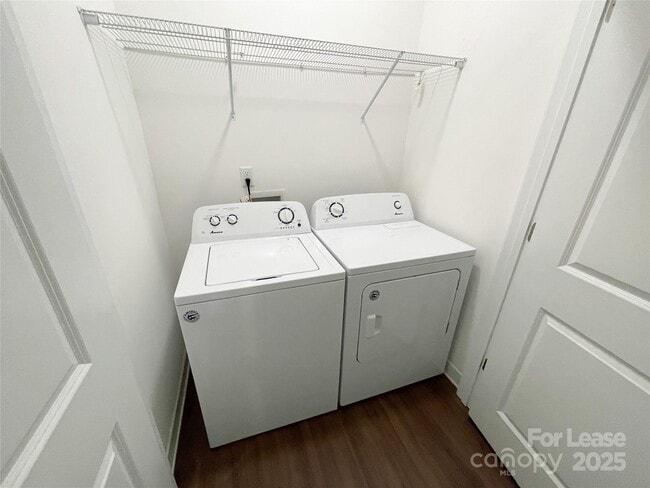 Building Photo - 7928 E Lane Dr